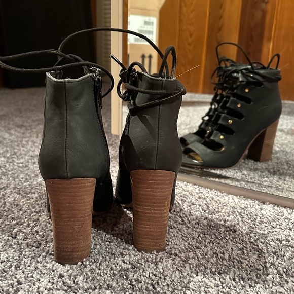 Strappy Aldo Heels - Picture 4 of 5